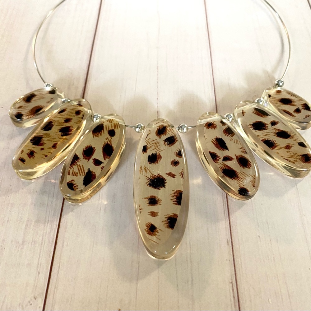 Leopard Designed chocker - Picture 4 of 7